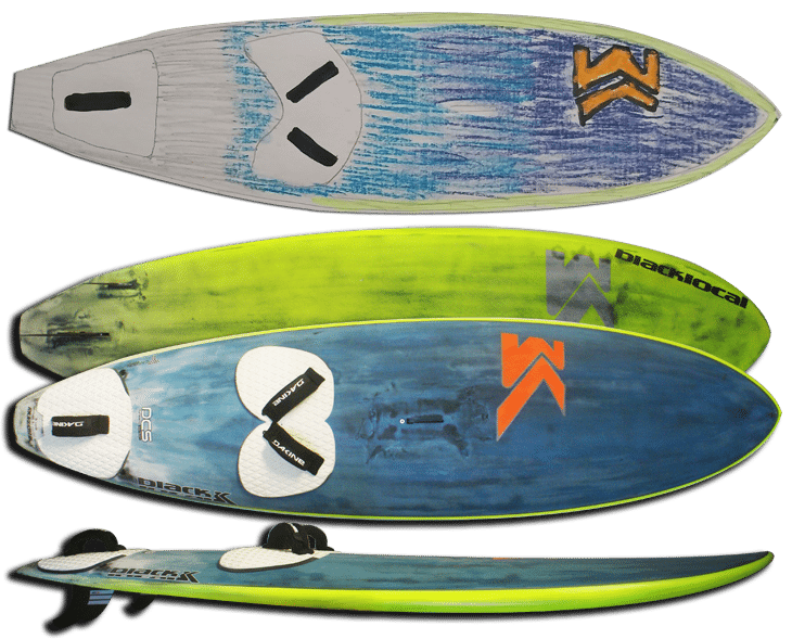 Trois planches de surf colorées sont exposées : une planche bleue avec un dessus blanc et des pads noirs, une planche verte avec un design jaune-orange accrocheur et une planche jaune et bleue présentant un logo orange et des foot straps pour un style épuré.