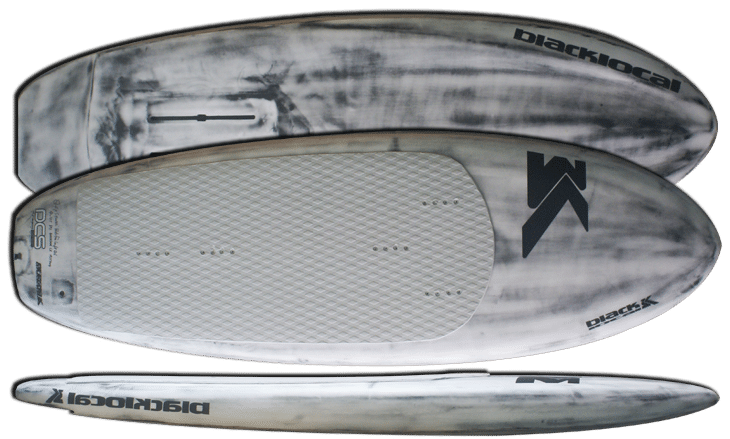Trois angles différents d'une planche de stand-up paddle blanche et grise avec la marque 